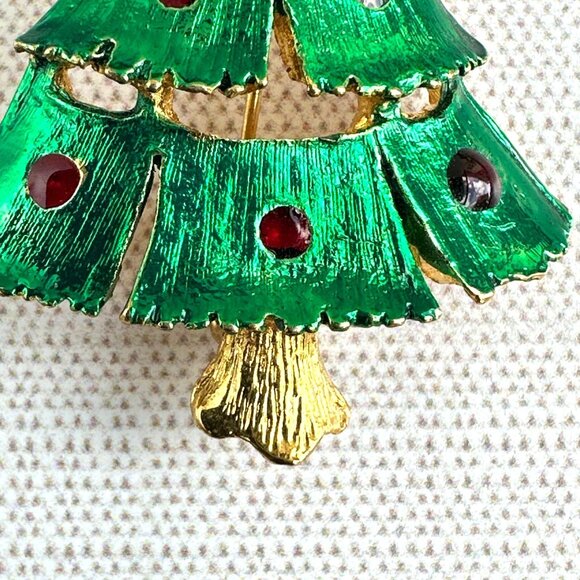 Vintage Christmas Tree Brooch Green & Red Enamel W/ Clear Rhinestone Star Topper - Picture 4 of 11